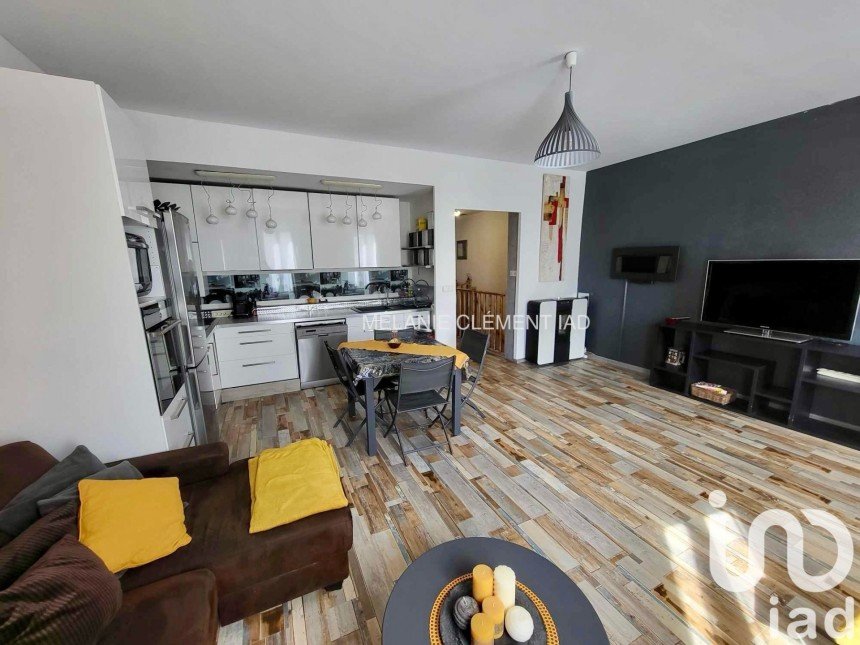 Apartment 3 rooms of 71 m² in Garéoult (83136)