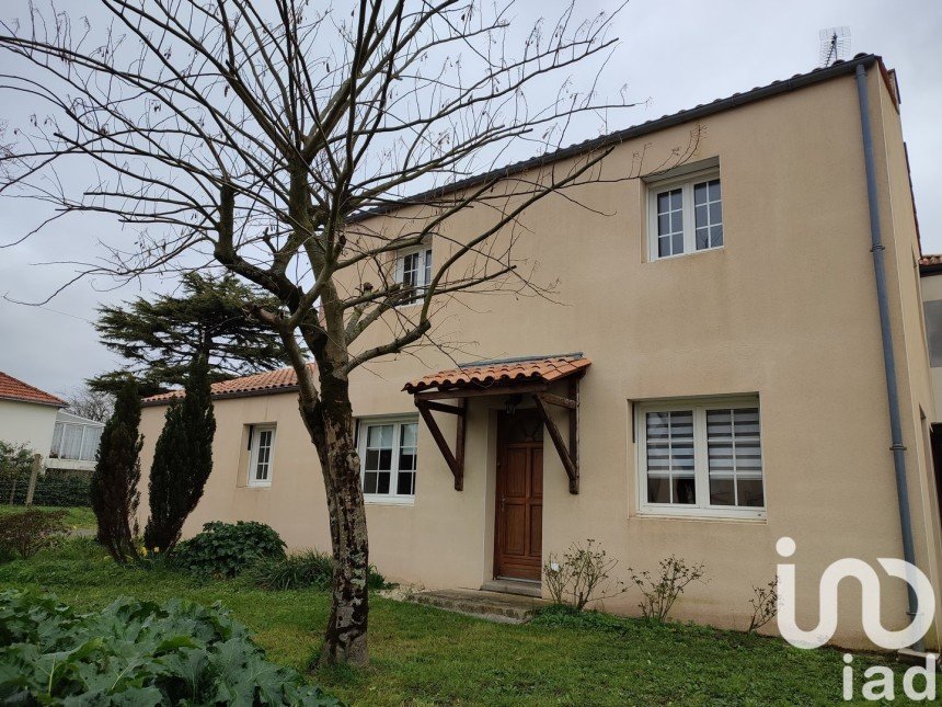 Maison traditionnelle 6 pièces de 140 m² à Saint-Jean-de-Boiseau (44640)