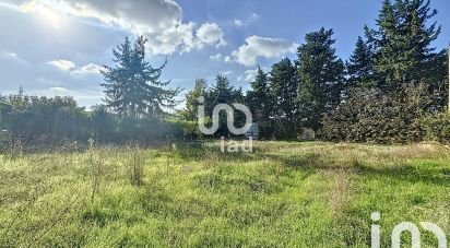 Land of 702 m² in Velleron (84740)