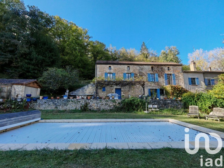 Maison 6 pièces de 143 m² à Sarlat-la-Canéda (24200)