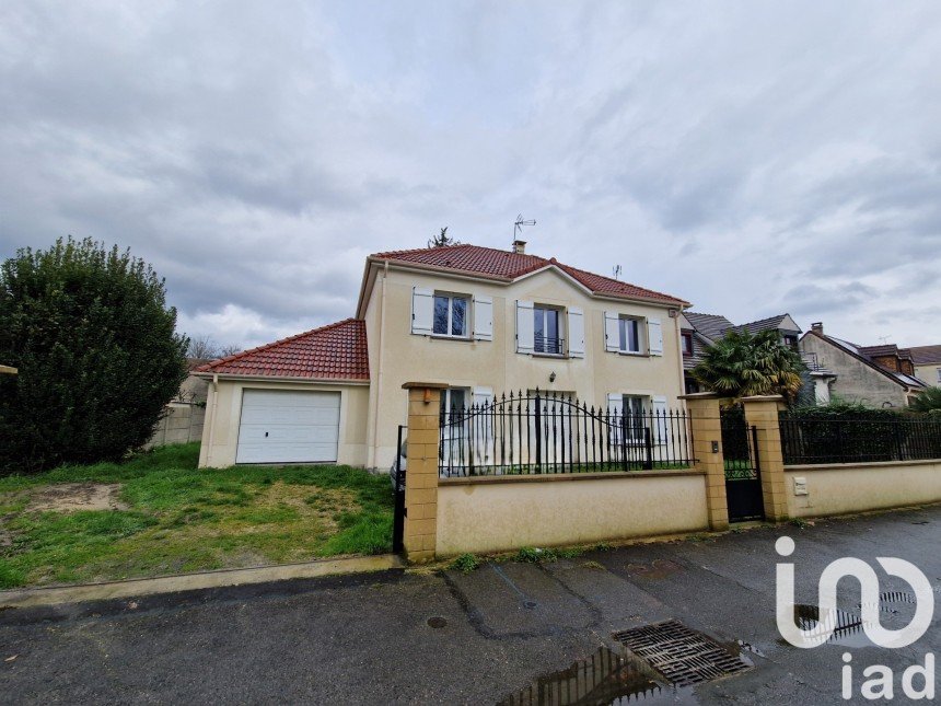 House 6 rooms of 141 m² in Le Pin (77181)