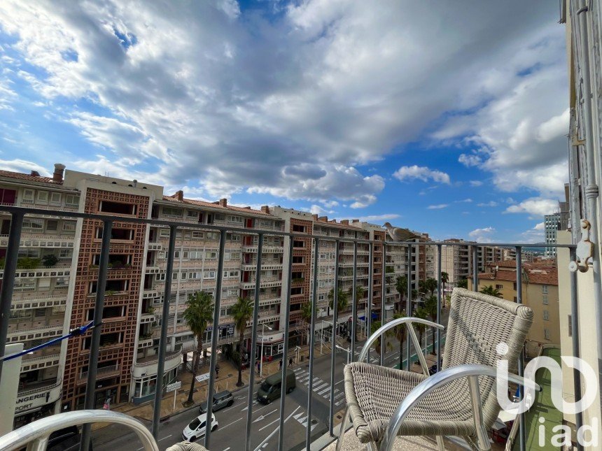 Apartment 3 rooms of 53 m² in Toulon (83000)