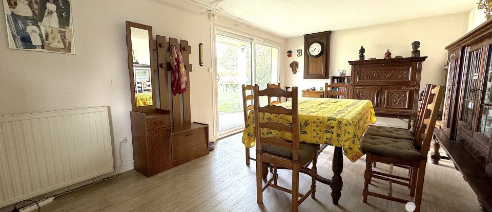 House 5 rooms of 136 m² in Saint-Coulomb (35350)