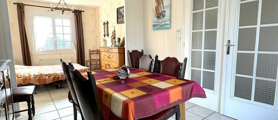 House 5 rooms of 136 m² in Saint-Coulomb (35350)