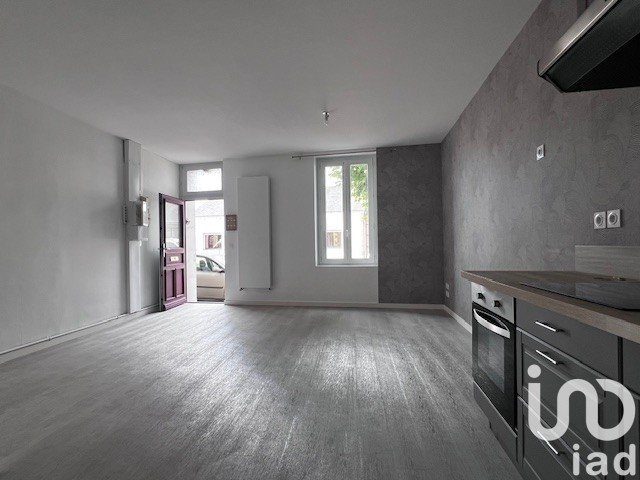 Town house 4 rooms of 75 m² in Thouars (79100)