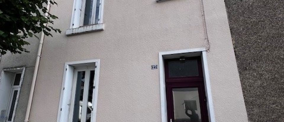 Town house 4 rooms of 75 m² in Thouars (79100)