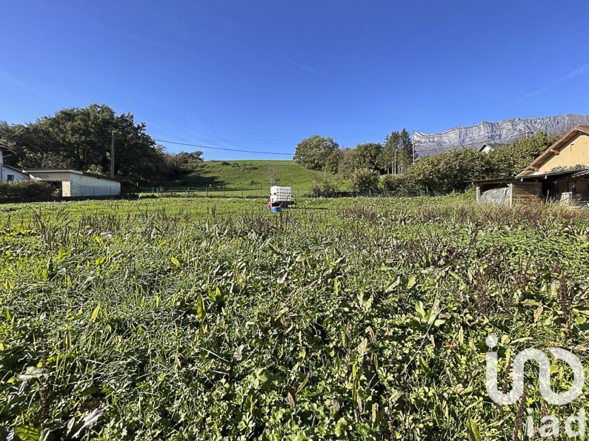 Land of 1,090 m² in Châteauneuf (73390)