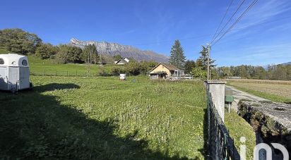 Land of 1,090 m² in Châteauneuf (73390)