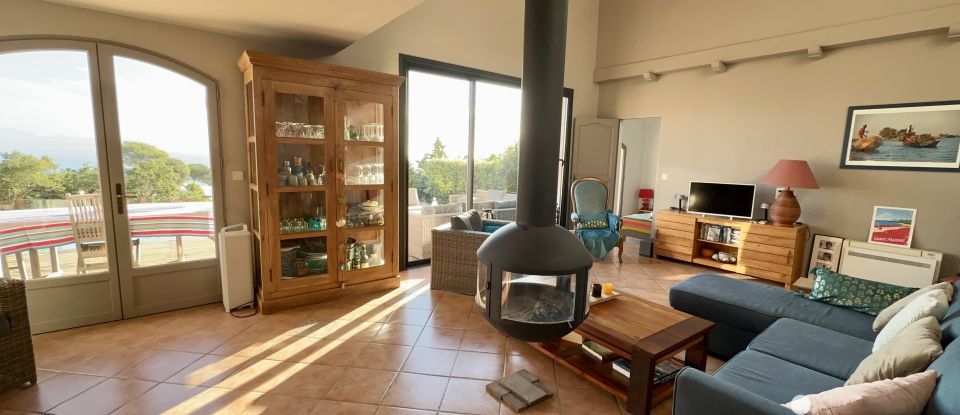 Maison 6 pièces de 180 m² à Roquebrune-sur-Argens (83380)