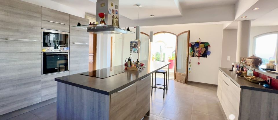 Maison 6 pièces de 180 m² à Roquebrune-sur-Argens (83380)