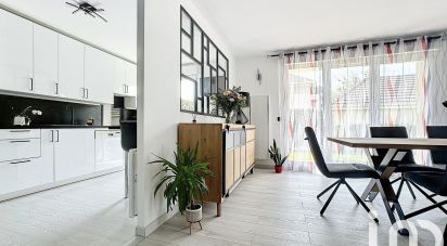 Appartement 4 pièces de 82 m² à Roissy-en-France (95700)