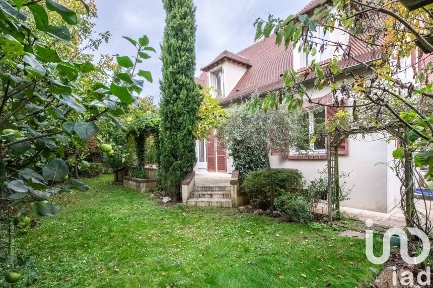 Maison traditionnelle 8 pièces de 185 m² à Croissy-sur-Seine (78290)