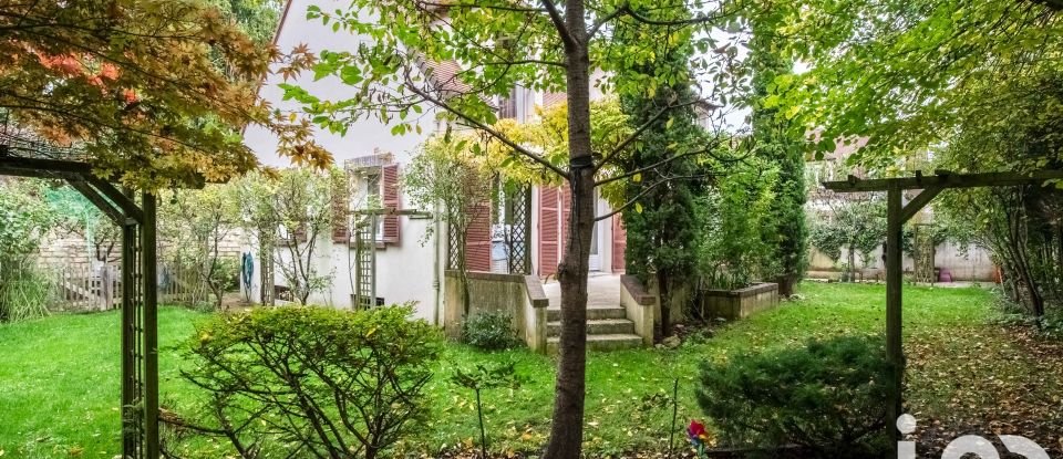 Maison traditionnelle 8 pièces de 185 m² à Croissy-sur-Seine (78290)