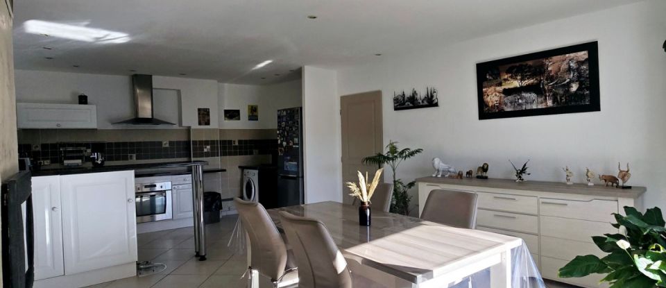 House 3 rooms of 80 m² in Cuges-les-Pins (13780)