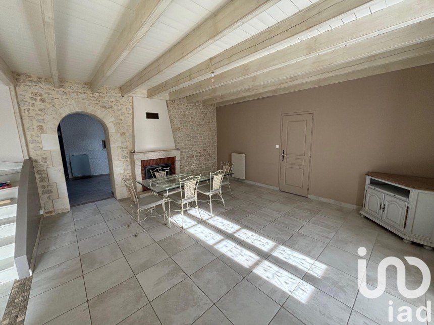 House 5 rooms of 132 m² in Fontenay-le-Comte (85200)