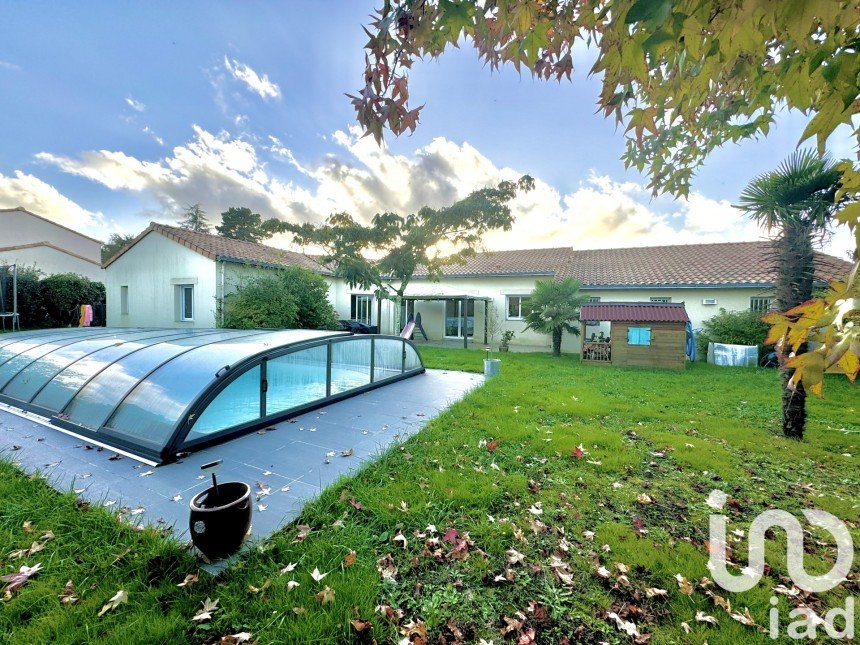 House 8 rooms of 178 m² in Haute-Goulaine (44115)