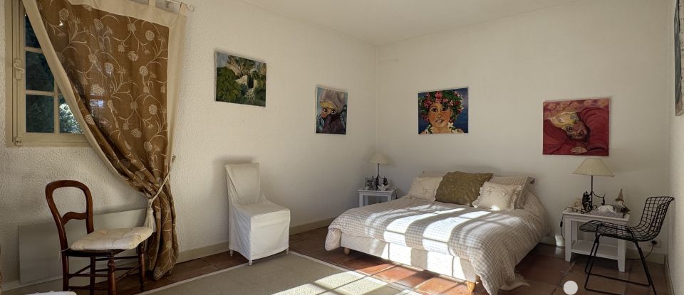 Traditional house 5 rooms of 206 m² in Nîmes (30900)