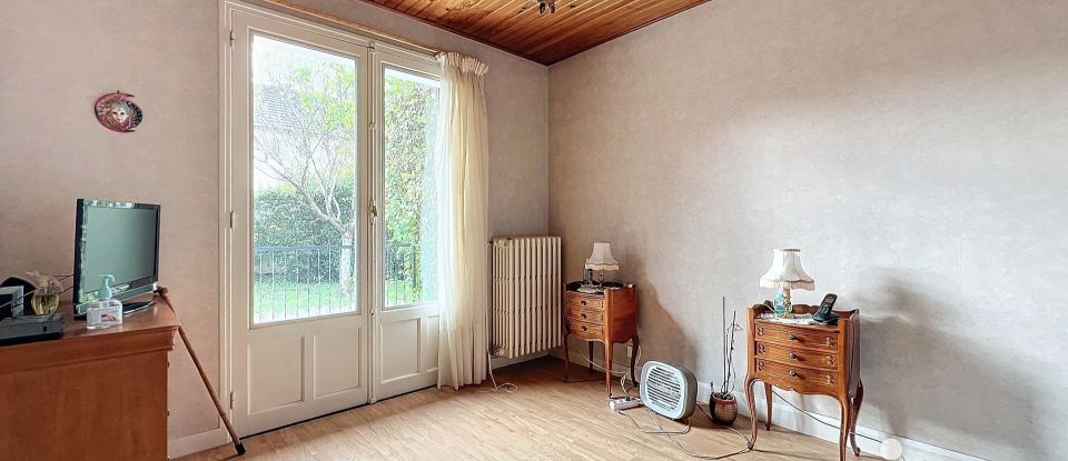 House 6 rooms of 120 m² in Laroche-Saint-Cydroine (89400)