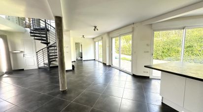 House 6 rooms of 145 m² in Compiègne (60200)