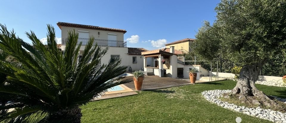 Maison traditionnelle 6 pièces de 155 m² à Saint-Mitre-les-Remparts (13920)