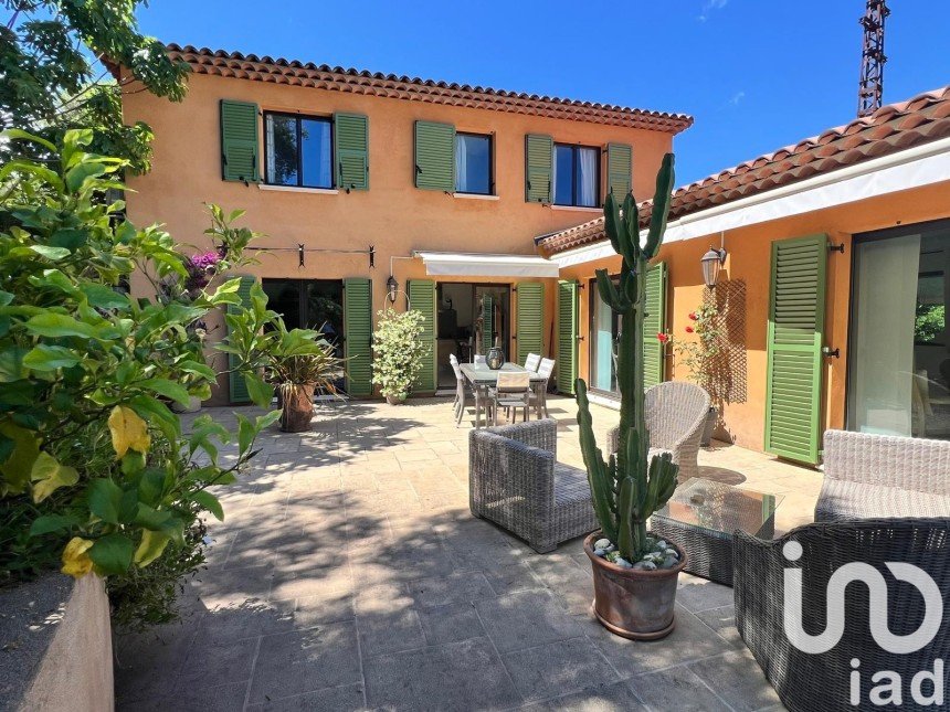 Traditional house 5 rooms of 149 m² in Châteauneuf-Grasse (06740)