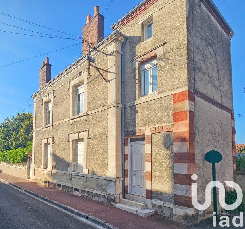 Maison traditionnelle 10 pièces de 208 m² à Gien (45500)