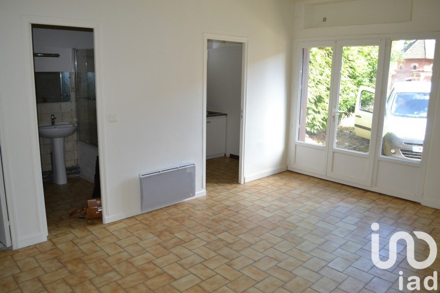 Studio 1 room of 31 m² in Limours (91470)