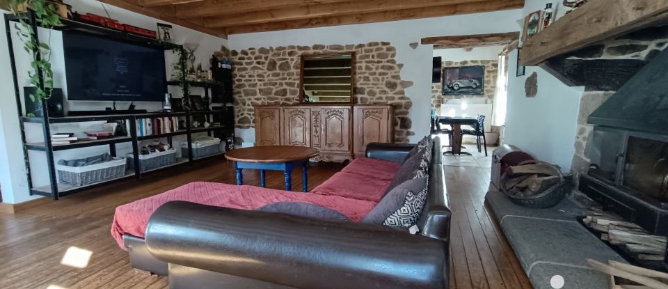 House 7 rooms of 170 m² in Saint-Mars-sur-la-Futaie (53220)