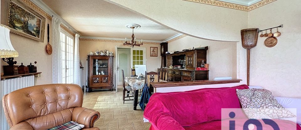 Maison traditionnelle 7 pièces de 152 m² à Sanssac-l'Église (43320)