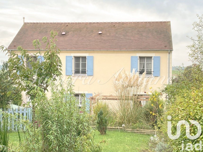 House 6 rooms of 122 m² in Théméricourt (95450)