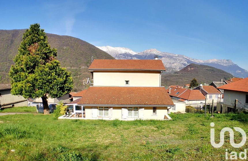 Traditional house 5 rooms of 104 m² in Saint-Georges-de-Commiers (38450)