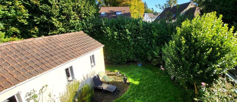 House 6 rooms of 130 m² in Jouy-en-Josas (78350)