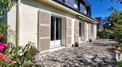 Maison 9 pièces de 155 m² à Arradon (56610)