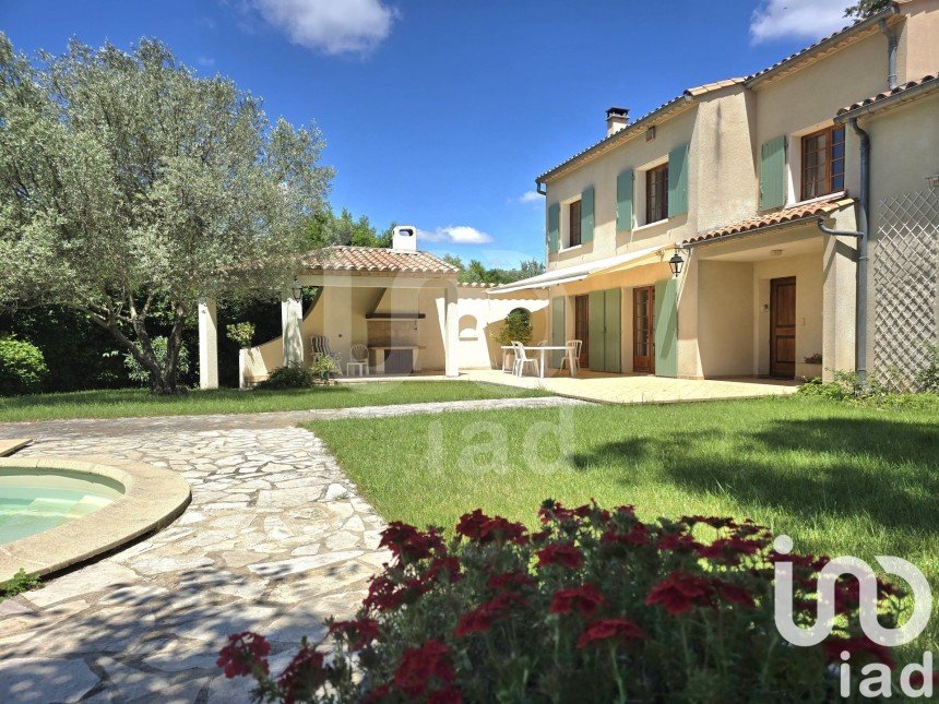 Maison traditionnelle 10 pièces de 300 m² à Nîmes (30900)