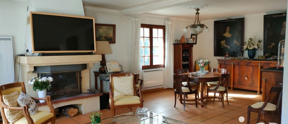 Traditional house 10 rooms of 300 m² in Nîmes (30900)