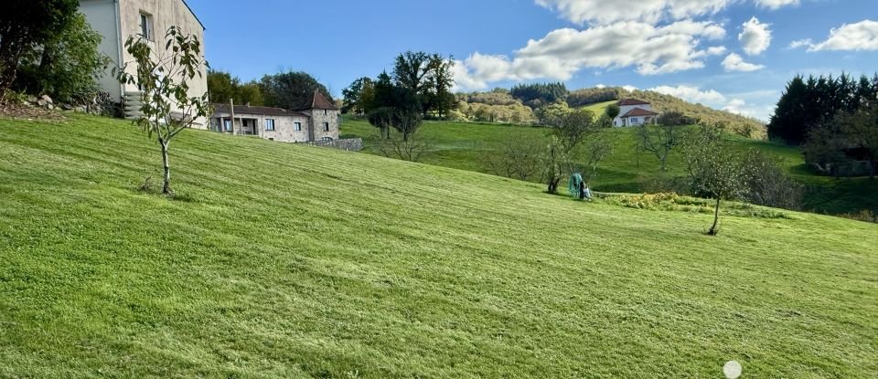 Maison traditionnelle 2 pièces de 74 m² à Terrou (46120)