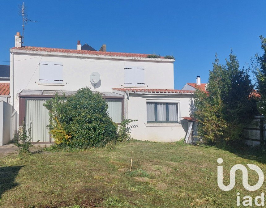 Village house 7 rooms of 120 m² in L'Aiguillon-sur-Vie (85220)