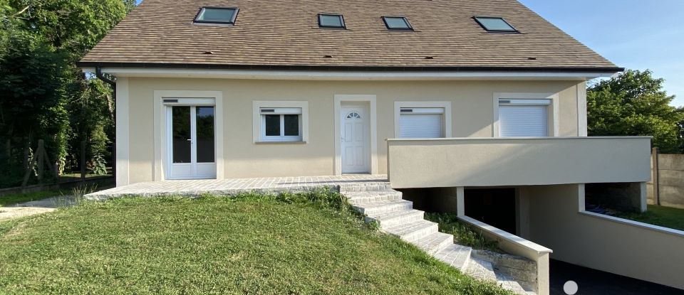 Maison traditionnelle 9 pièces de 180 m² à Maincy (77950)