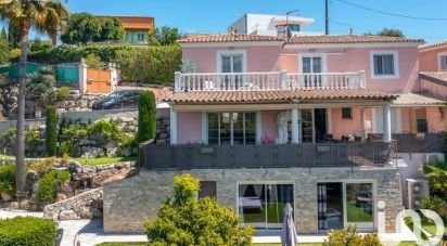 Maison traditionnelle 8 pièces de 233 m² à Cagnes-sur-Mer (06800)