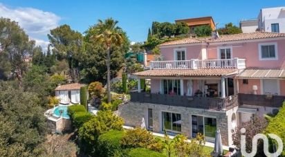 Maison traditionnelle 8 pièces de 233 m² à Cagnes-sur-Mer (06800)