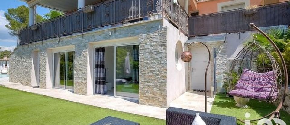 Maison traditionnelle 8 pièces de 233 m² à Cagnes-sur-Mer (06800)