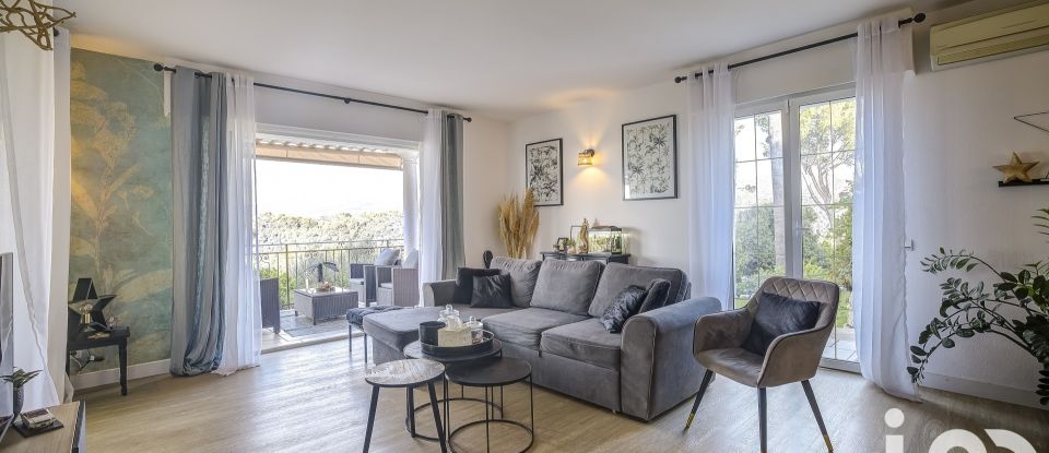 Maison traditionnelle 8 pièces de 233 m² à Cagnes-sur-Mer (06800)