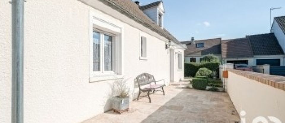 Traditional house 6 rooms of 140 m² in Mareuil-lès-Meaux (77100)