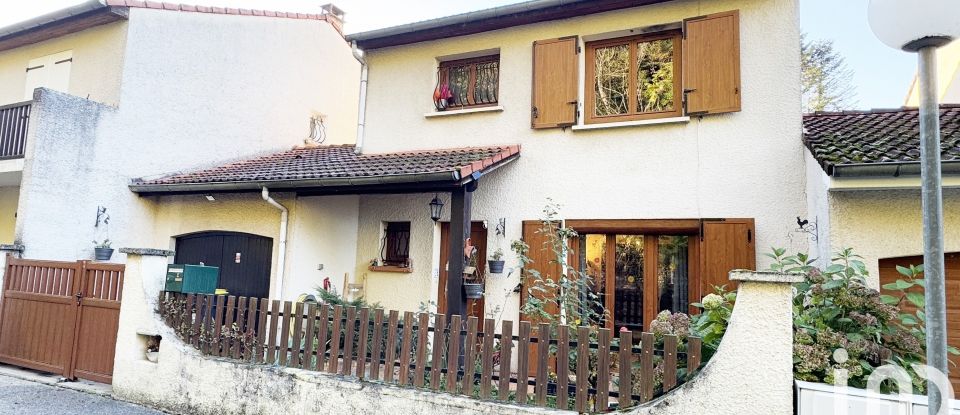 Maison traditionnelle 4 pièces de 87 m² à Le Chambon-Feugerolles (42500)