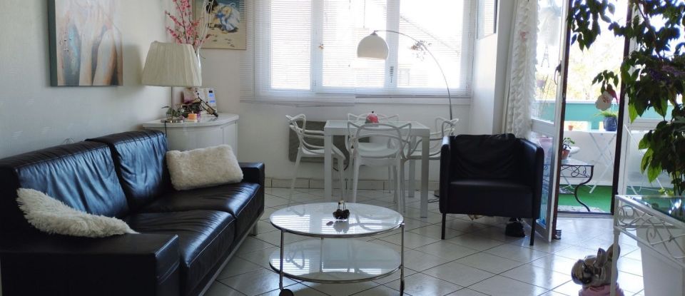 Apartment 3 rooms of 74 m² in Saint-Julien-en-Genevois (74160)