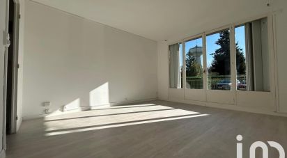 Appartement 6 pièces de 83 m² à - (59600)