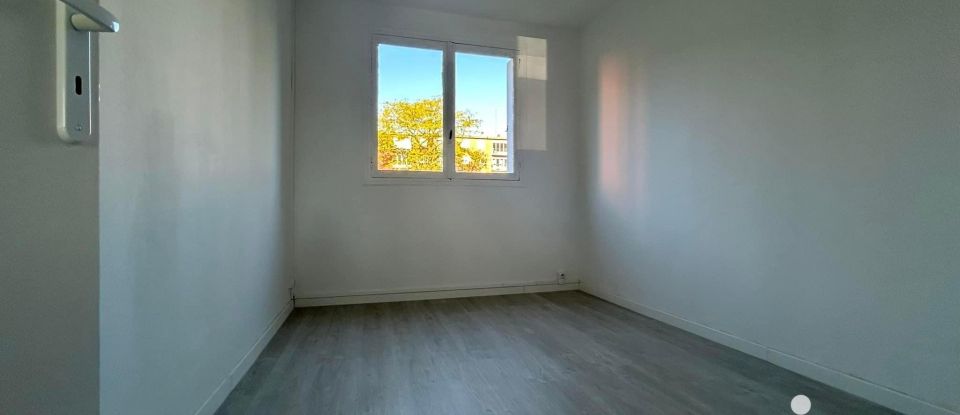 Appartement 6 pièces de 83 m² à - (59600)