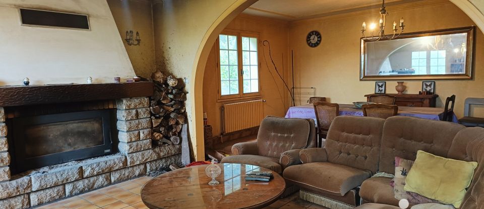 Traditional house 5 rooms of 160 m² in Lanvénégen (56320)