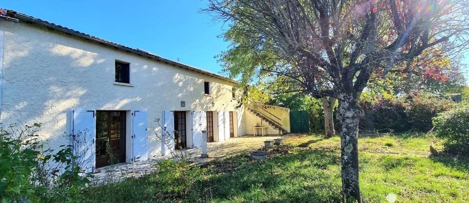 Traditional house 4 rooms of 185 m² in Doux (79390)