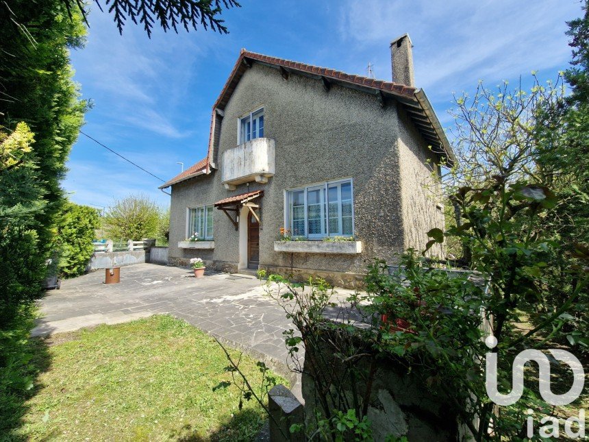 Traditional house 4 rooms of 109 m² in Saâcy-sur-Marne (77730)